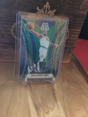 2024-25 Mosaic Karl-Anthony Towns Elevate Prizm Knicks